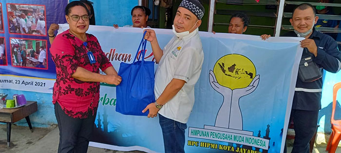2 Agenda Rutin HIPMI Kota Jayapura, Kunjungi Korban Kebakaran dan Bagi Takjil