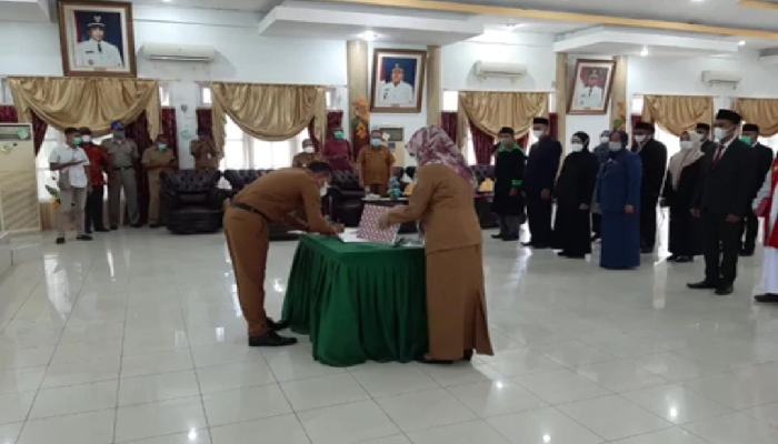 Bupati UT Ganti Pejabat Fakfak