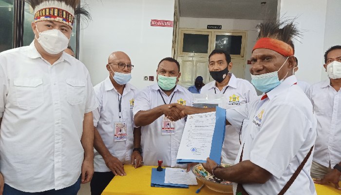 Video: Ronald Antonio Pendaftar Pertama Sebagai Calon Ketua KADIN Papua