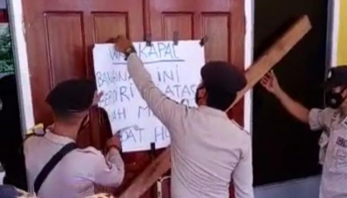 Polisi Buka Palang Kantor Dispora Fakfak