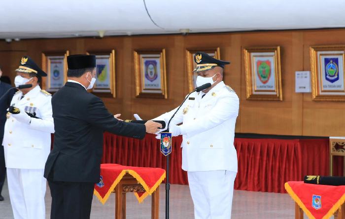 Bupati dan Wabup Supiori Dilantik Mendagri