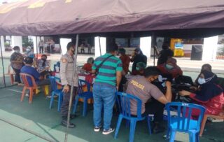 Polisi Himbau Pengendara di Kota Jayapura Ikuti Serbuan Vaksinasi Nasional