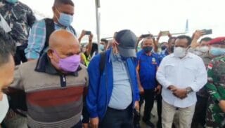 Lukas Enembe Tiba di Jayapura