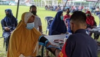 Polisi Berikan Vaksin Gratis ke Warga Hamadi