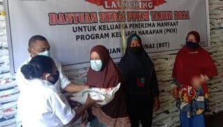 Fakfak Terima Bansos PKH dari Kemensos
