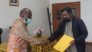 Bupati Tolikara Hibahkan Dana Kepada 26 Klasis GIDI Untuk Pengembangan SDM