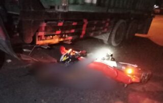 Mabuk, Ugal-ugalan Pengendara Motor CRF Tewas Usai Tabrak Truk Container