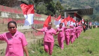 Meriahkan HUT RI, 700 Bendera Dikibarkan Disepanjang Kota Karubaga