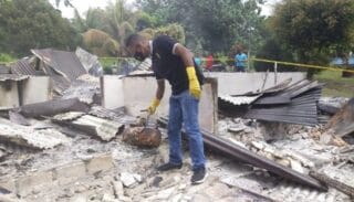 2 Unit Rumah dan 1 Unit Mobil Terbakar SatReskrim Polres Waropen Gelar Olah TKP