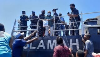 Guskamla Koarmada III Berbagi dan Peduli Terhadap Para Nelayan di Serui