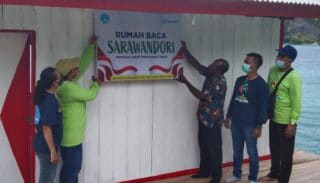 Komunitas Papua Hei Yapen Resmikan Rumah Baca di Kampung Sarawandori