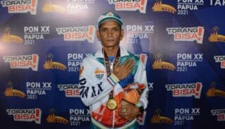 Ini Personil Polresta Jayapura Peraih Medali Emas Pada Cabor Panjat Tebing PON XX