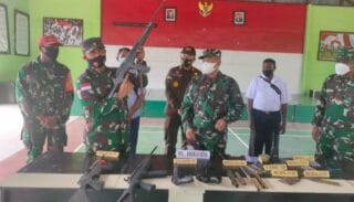 Kagum Pelaksanaan PON Papua, 2 Simpatisan KSTP Menyerahkan Diri Ke TNI