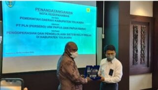 Tingkatan Pelayanan Masyarakat, Pemkab Tolikara Serahkan Pengelolaan Listrik Kepada PLN