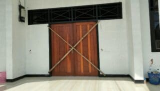 Kesal Belum Terima Haknya, Oknum ASN Palang Kantor BPKAD Waropen