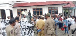 Puluhan CPNS Formasi 2018 Waropen kembali Mengelar Aksi Demo Tuntut Penyerahan SK