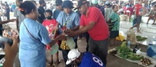 Sambangi Pasar Serui, Yonas Nussy Bawa Berkah Ke Mama-mama Papua