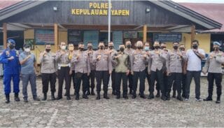Sambangi Polres Yapen, Stafsus Billy Mambrasar Berikan Apresiasi