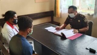 Kejaksaan Yapen Terima Tahap 2 Kasus Pembunuhan Berencana di Kampung Sarawandori