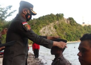 45 Baja Polri Sah Bergabung di Polres Yapen Usai Jalani Tradisi dan Pembaretan