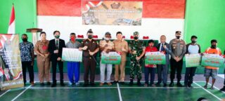 Kodim 1709 Yawa Bersama Forkopimda Yapen Serahkan BTPKLWN