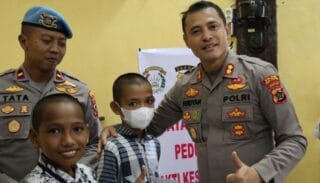 Puncak Bakti Kesehatan Sambut HUT Bhayangkara Polres Yapen Gelar Khitanan Massal