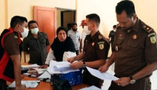 Tim Kejaksaan Geledah Kantor Dinas Pendidikan Kepulauan Yapen