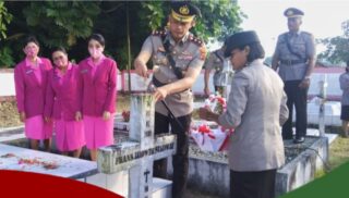 Sebagai Bentuk Penghormatan Bagi Para Pahlawan, Jajaran Polres Yapen Ziarah di TMP Newi