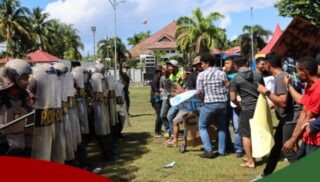 Sidang Putusan DOB di DPR Didemo Sekolompok Massa, Simulasi Sispamkota Polres Yapen