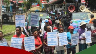 Peduli Demokrasi Yapen Gelar Aksi Demo Sampaikan Sejumlah Permasalahan di DPR dan Kejaksaan