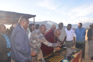 Presiden GIDI Pendeta Dorman Wandikbo Resmikan 10 Gereja di Tolikara