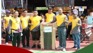 Jalan Santai Berhadiah HUT IKT Ke 50, Kapolres Yapen Pesan Warga IKT Harus Tetap Jaga Kekompakan