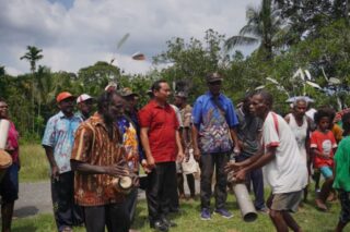 Penuhi Undangan Lembaga Adat Sabeab, JMW Ajak Warga Bergumul Bersama