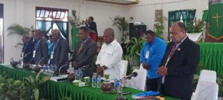 Sempatkan Diri Kunjungi Sidang Klasis Waibu Moi, Bupati Jayapura Didoakan
