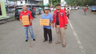 Peduli Korban Kebakaran Awunawai KMB dan PBB Yapen Turun Ke Jalan Galang Dana