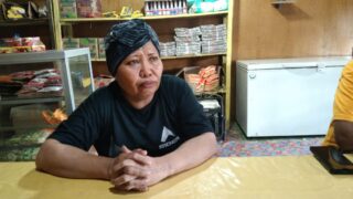 Nasib Apes Dialami Hatika, Saat Kebakaran Awunawai Barang Kios Habis Dijarah