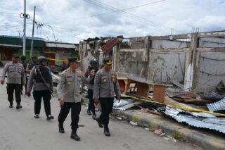 Palang Jalan Paska Kerusuhan di Dogiyai Telah Dibuka Aparat Gabungan TNI-Polri