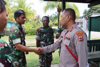 Kunjungi Koramil di Yaptim, Kapolres: ini Bukti TNI-Polri Bersinergi Dengan Baik