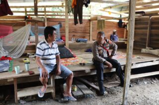 Singgah di Camp Pekerja Jalan, Kapolres Yapen Beri Motivasi