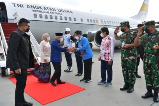 Setelah Tempuh Penerbangan Lebih dari 5 Jam, Wapres Tiba di Jayapura