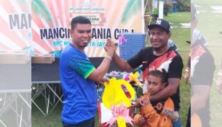 Ini Pemenang 1 Unit Motor Lomba Mancing Diserahkan Ketua BPC HIPMI Kota Jayapura