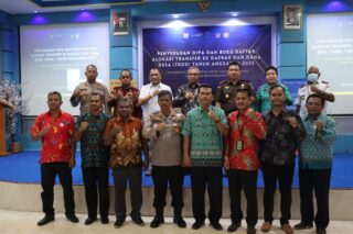 KPPN Serui Serahkan Dipa dan Buku Daftar Aplikasi TKDD Tahun Anggaran 2023