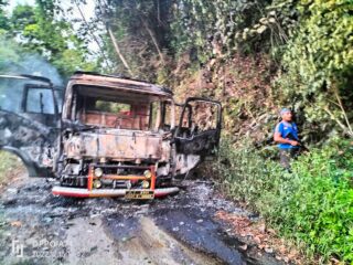 Hendak Buka Palang Jalan, KKB Bakar 2 Mobil Polisi di Kampung Tindaret Yapen Utara