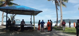 Seorang Pemuda Tenggelam di Pantai Holtekamp KM 11 Belum Ditemukan