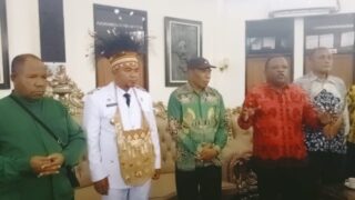 Disambut Forkopimda dan Adat, Pj Bupati Jayapura Ajak Satukan Langkah dan Hati Bangun Daerah