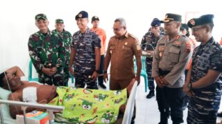 Guskamla Koarmada III Kerahkan 2 KRI dan 1 Pesawat Casa  Bantu Evakuasi Korban Kecelakaan Laut di Yapen