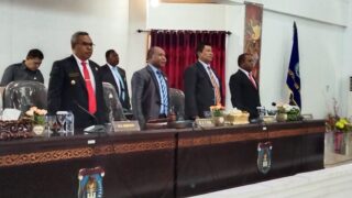 Hadiri Paripurna I DPRD Yapen, Pj Bupati Cyfrianus Mambay Usul Raperda RAPBD Tahun 2023