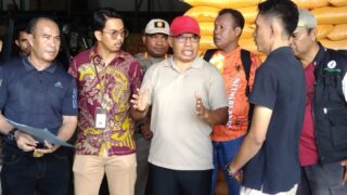 Jaga Stabilitas Harga Bapok Pj Bupati Yapen Lakukan Survei di Pasar dan Distributor