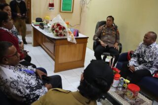 PGRI Datangi Polres Yapen Berikan Dukungan Pengungkapan Penganiayaan Guru SD