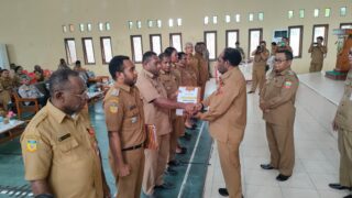 Pemkab Keerom Serahkan DPA Lebih Awal, Bupati Tekankan SKPD Lebih Berkomunikasi dan Koordinasi